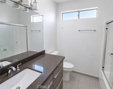 5255 Bellingham - Photo Thumbnail 8