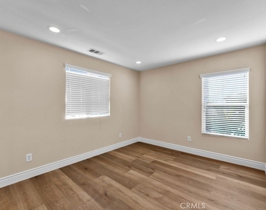 7447 Larsen Bay Street - Photo Thumbnail 12