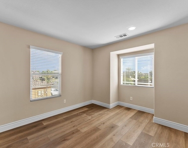 7447 Larsen Bay Street - Photo Thumbnail 10