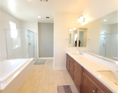 11628 Solaire Way - Photo Thumbnail 17