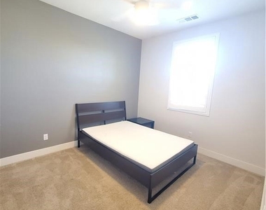 11628 Solaire Way - Photo Thumbnail 12
