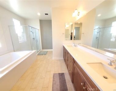 11628 Solaire Way - Photo Thumbnail 15