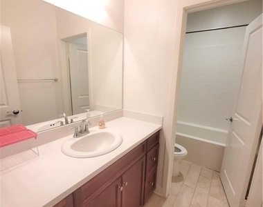 11628 Solaire Way - Photo Thumbnail 16