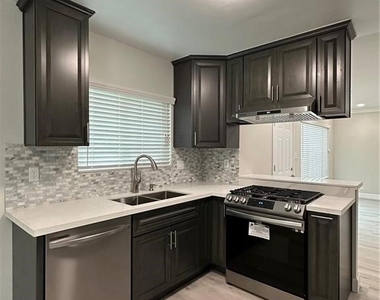 260 Linda Rosa Avenue - Photo Thumbnail 2