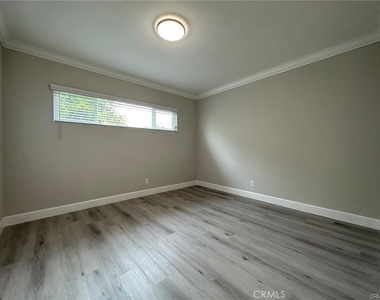 260 Linda Rosa Avenue - Photo Thumbnail 10