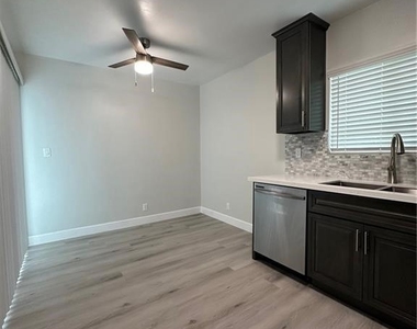 260 Linda Rosa Avenue - Photo Thumbnail 6