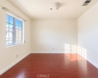 313 S Curtis Avenue - Photo Thumbnail 8