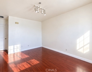313 S Curtis Avenue - Photo Thumbnail 4