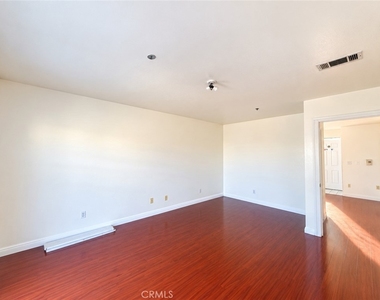 313 S Curtis Avenue - Photo Thumbnail 6