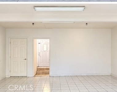 313 S Curtis Avenue - Photo Thumbnail 2
