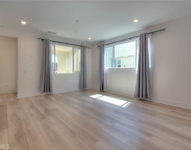 2750 W 182nd - Photo Thumbnail 8