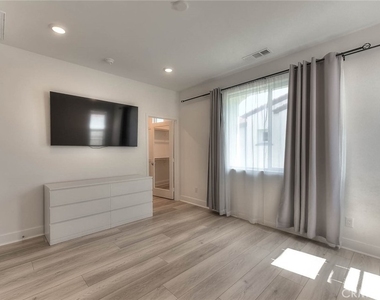2750 W 182nd - Photo Thumbnail 25