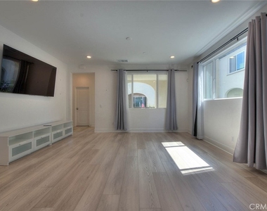 2750 W 182nd - Photo Thumbnail 13