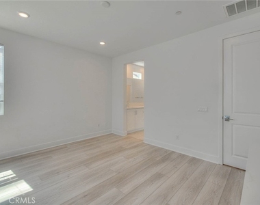 2750 W 182nd - Photo Thumbnail 40