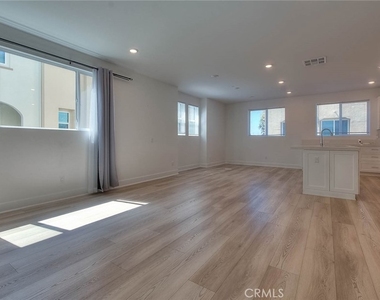 2750 W 182nd - Photo Thumbnail 14