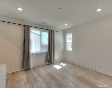 2750 W 182nd - Photo Thumbnail 37