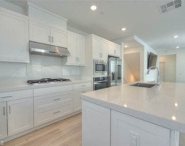 2750 W 182nd - Photo Thumbnail 18