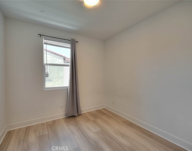 2750 W 182nd - Photo Thumbnail 32