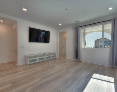 2750 W 182nd - Photo Thumbnail 7
