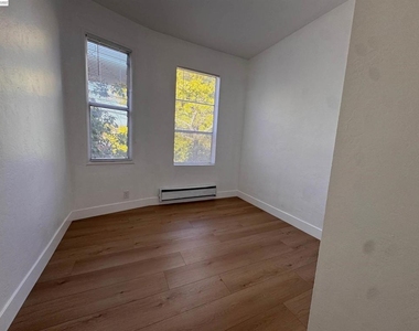 2025 East 20th St - Photo Thumbnail 9