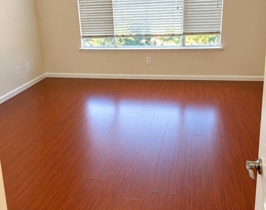 517 Eaker Way - Photo Thumbnail 8