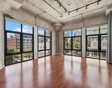 330 W 11th Street - Photo Thumbnail 15