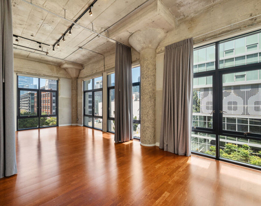 330 W 11th Street - Photo Thumbnail 20