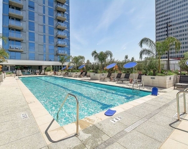 330 W 11th Street - Photo Thumbnail 33