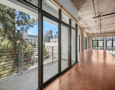 330 W 11th Street - Photo Thumbnail 3