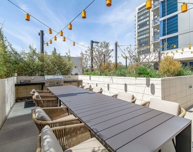330 W 11th Street - Photo Thumbnail 38