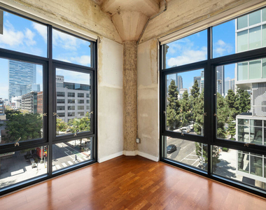 330 W 11th Street - Photo Thumbnail 16