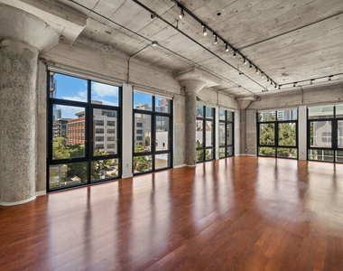 330 W 11th Street - Photo Thumbnail 13