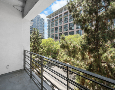 330 W 11th Street - Photo Thumbnail 4