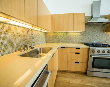 8 Brooks Avenue - Photo Thumbnail 12