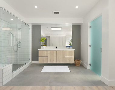 8210 Fountain Avenue - Photo Thumbnail 36