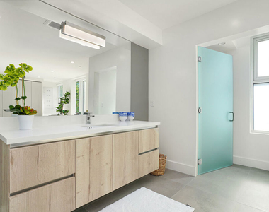8210 Fountain Avenue - Photo Thumbnail 16