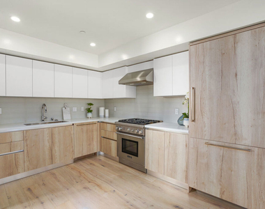8210 Fountain Avenue - Photo Thumbnail 31