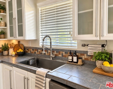 6645 W 86th Place - Photo Thumbnail 3