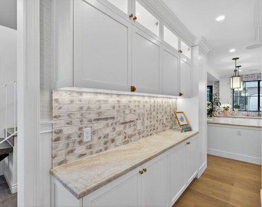 1733 Robson Avenue - Photo Thumbnail 15