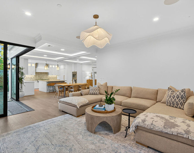 1733 Robson Avenue - Photo Thumbnail 10
