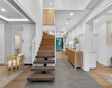 1733 Robson Avenue - Photo Thumbnail 3