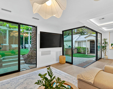 1733 Robson Avenue - Photo Thumbnail 11