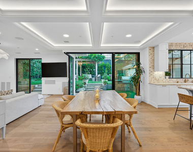 1733 Robson Avenue - Photo Thumbnail 5