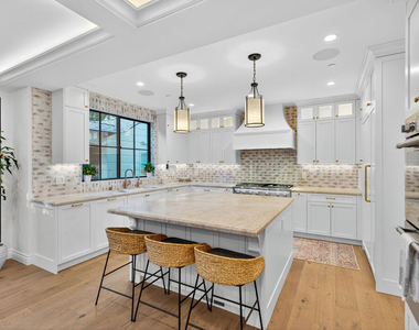 1733 Robson Avenue - Photo Thumbnail 7