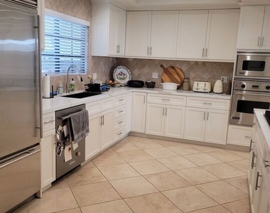 818 14th Street - Photo Thumbnail 5