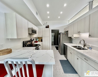 334 Desert Lakes Drive - Photo Thumbnail 4