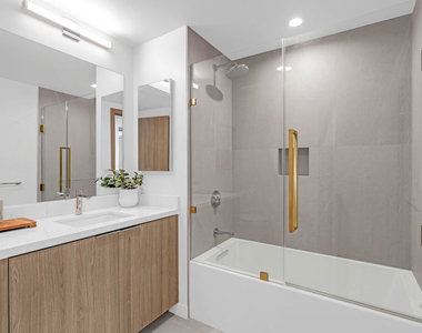 1257 N Detroit Street - Photo Thumbnail 8