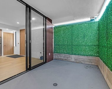 1257 N Detroit Street - Photo Thumbnail 11