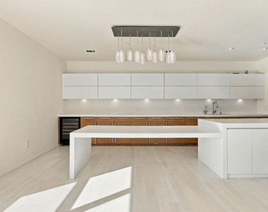 870 Haverford Avenue - Photo Thumbnail 9