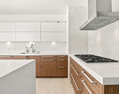 870 Haverford Avenue - Photo Thumbnail 12